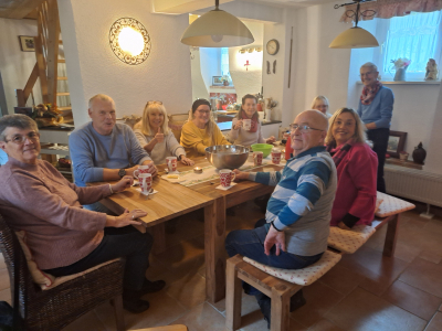 Anfertigung von Gesundheitstee und Löwenzahntinktur am 20.10.2025